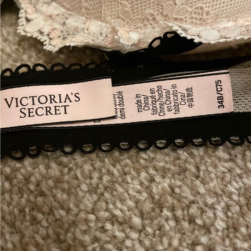 Victoria’s Secret Lingerie Set - Picture 3 of 8